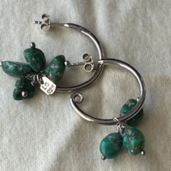 925 Sterling Silver Earrings with Vibrant Green Gems - Picture 1 of 3